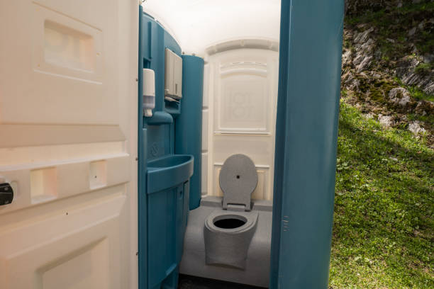 Porta potty delivery and setup in Weston, MO
